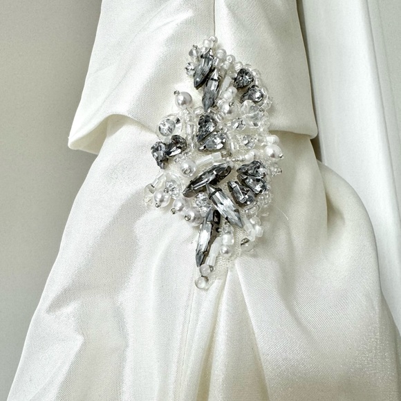 Maggie Sottero Wedding Gown size 4 (regular dress size 2) - Picture 7 of 13